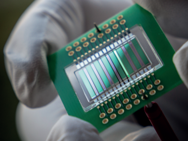 Photodiode/OLED platform for analytical applications
